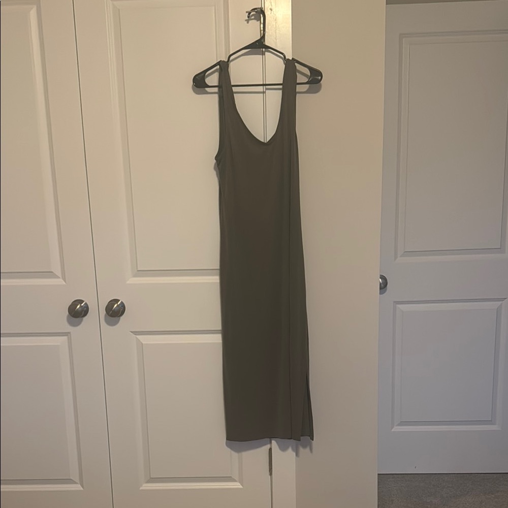 Wishlist Ribbed Olive Midi Dress